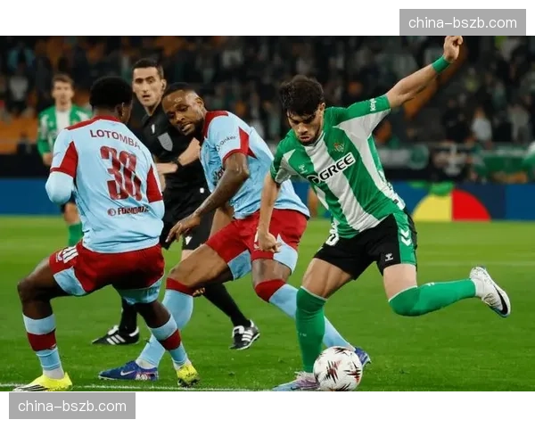 塞维利亚0-0战平贝蒂斯,全场最佳机会为恩内斯里头球击中门柱(角球) 塞维利亚0-0战平贝蒂斯,全场最佳机会为恩内斯里头球击中门柱(角球)